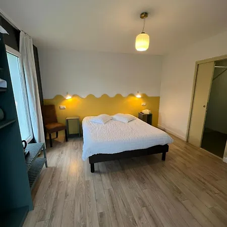 Le Relais De Beaucemaine Hotel