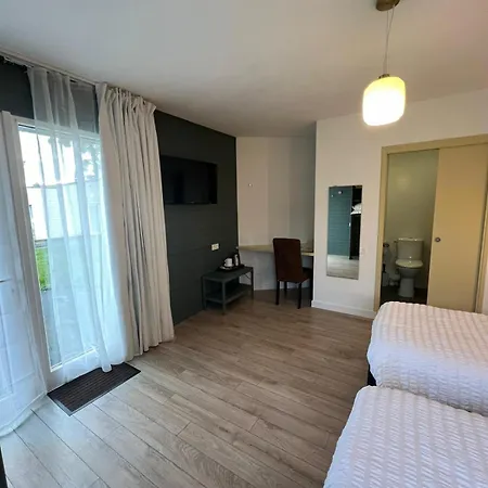 Hotel Le Relais De Beaucemaine 2*